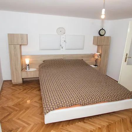 Apartament Apartman Mina