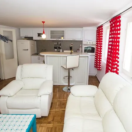 Apartament Apartman Mina *