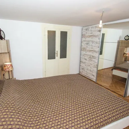Apartman Mina * Szybenik